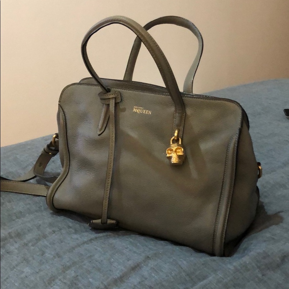 Alexander McQueen mini skull padlock in gray